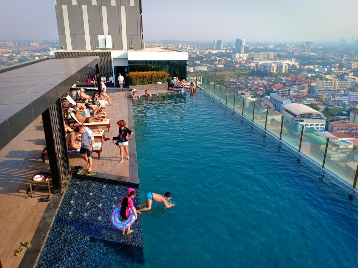 The Base Horizon Central Pattaya Extérieur photo